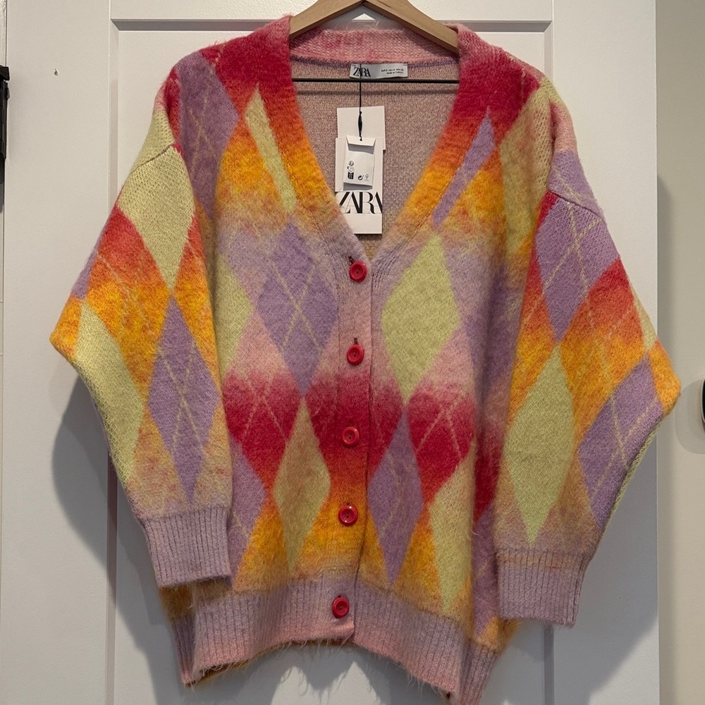 Zara Multicolor Argyle V‑Neck Button Cardigan in Pink, Purple & Yellow